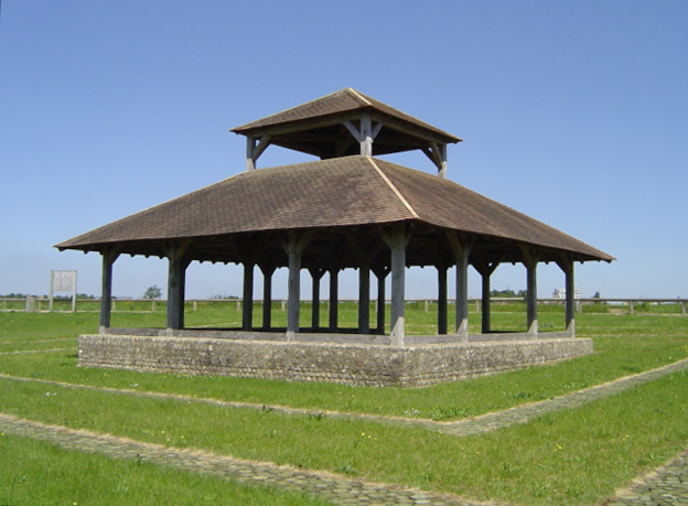 Reconstructed Fanum de Oisseau-Le-Petit, credit to Matthieu Vallée 2004